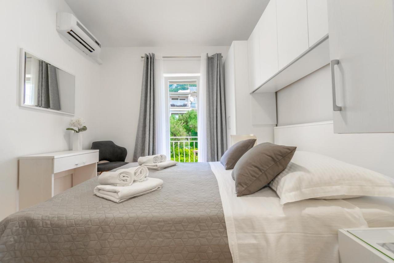 Apartment Iva With Sea View Makarska Eksteriør bilde