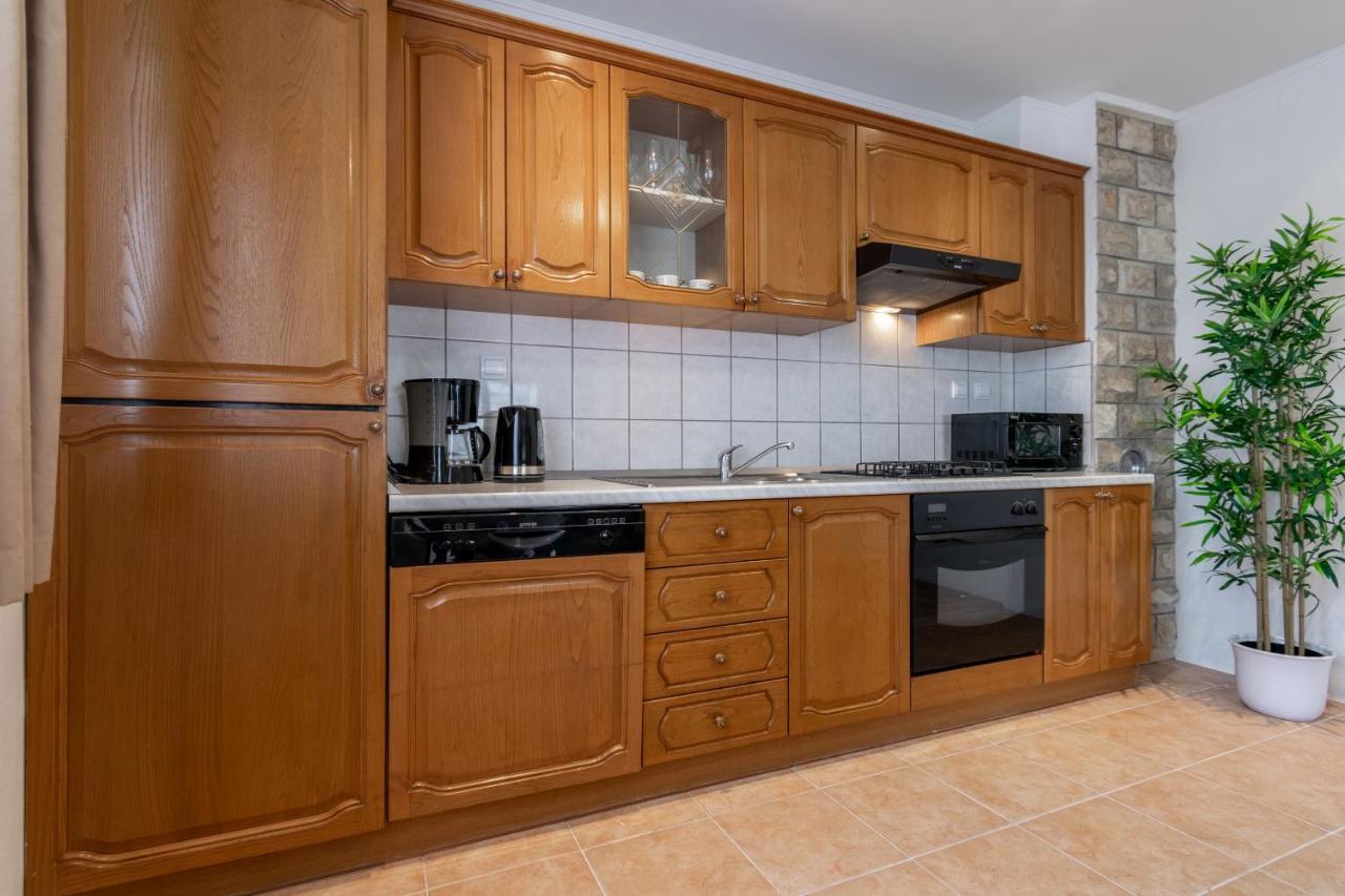 Apartment Iva With Sea View Makarska Eksteriør bilde