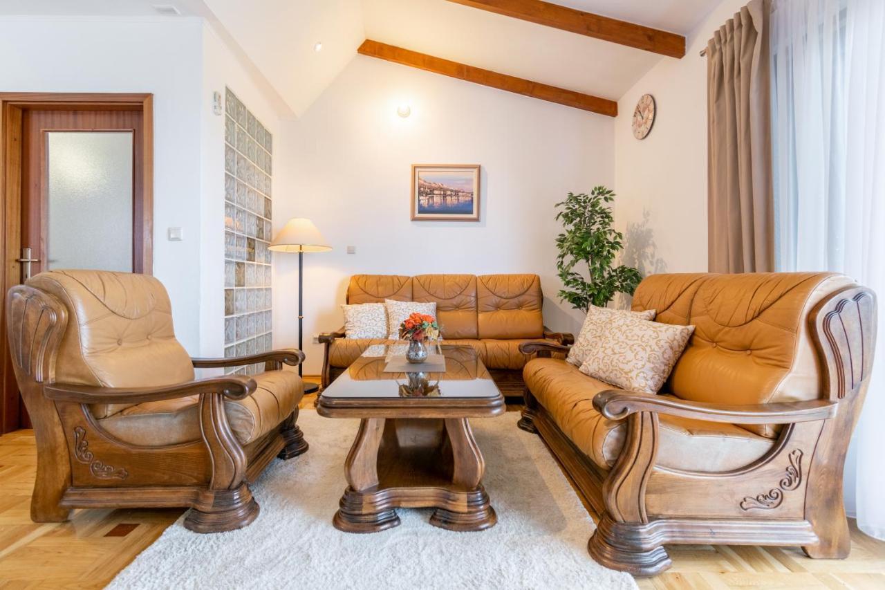 Apartment Iva With Sea View Makarska Eksteriør bilde