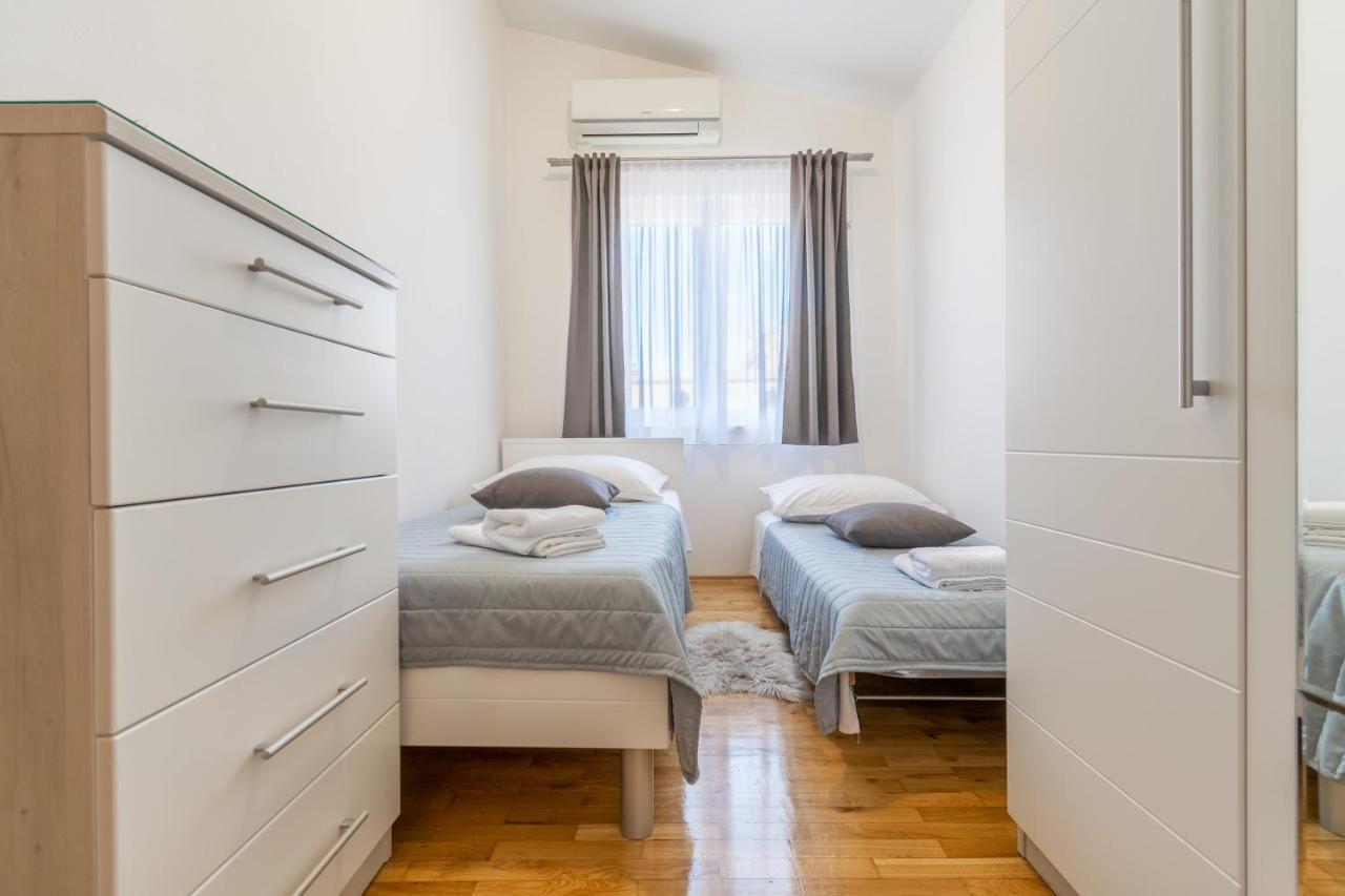 Apartment Iva With Sea View Makarska Eksteriør bilde