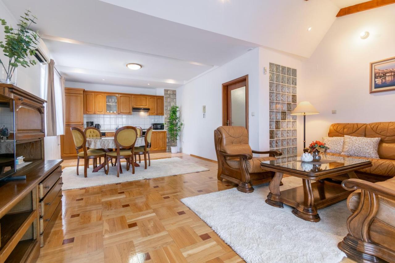 Apartment Iva With Sea View Makarska Eksteriør bilde